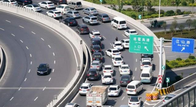 交警通知:7月起,全国高速都这样收费!车主们听完都高兴坏了