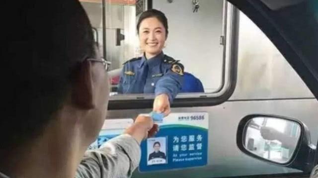 交警通知:7月起,全国高速都这样收费!车主们听完都高兴坏了