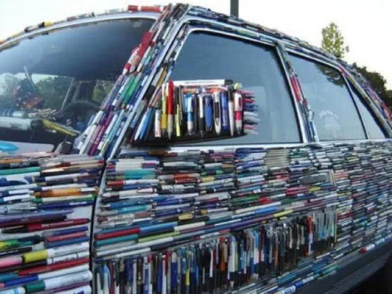 一万只圆珠笔贴在奔驰会怎么样？网友神回复：再也不怕熊孩子刮花