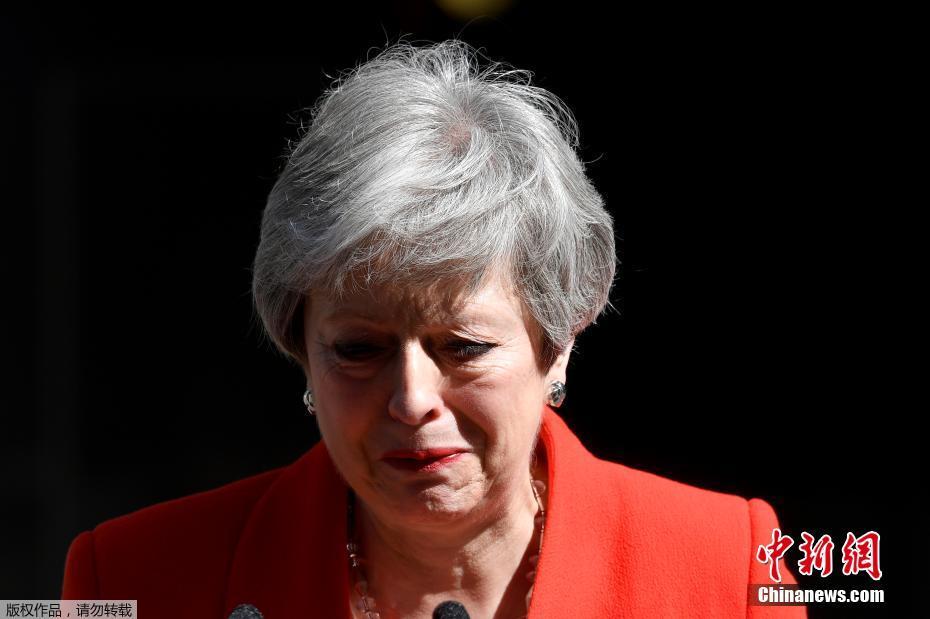 資料圖:當地時間2019年5月24日,英國首相特蕾莎·梅在與“1922委員會”主席布雷迪會面後宣佈,將於6月7日辭去黨首職位,並於6月10日開始的一週開啓保守黨領導權爭奪戰,在新任黨魁選出後,她將卸任首相一職。