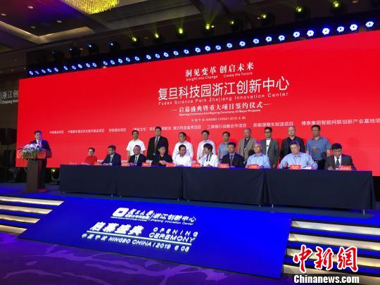图为活动现场。 严世君 摄