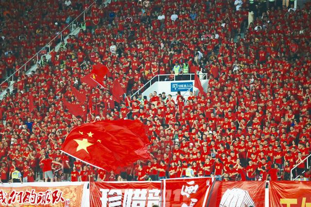 天体"中国红"超赞!国足力邀球迷继续助阵中塔之战