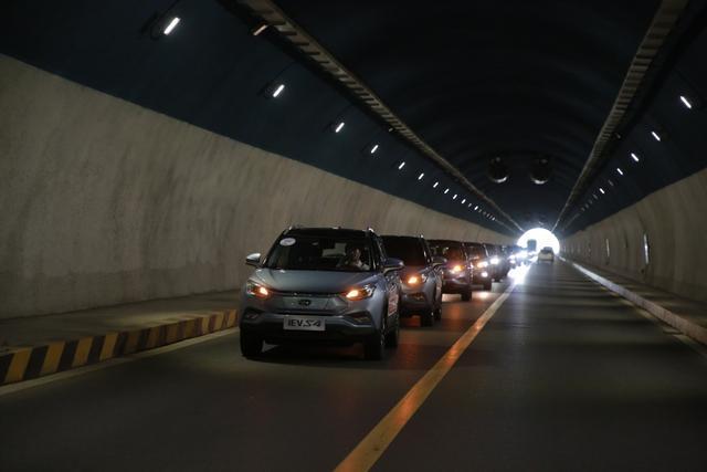 江淮新能源万里公测北京站 江淮iEVS4续航能力揭晓