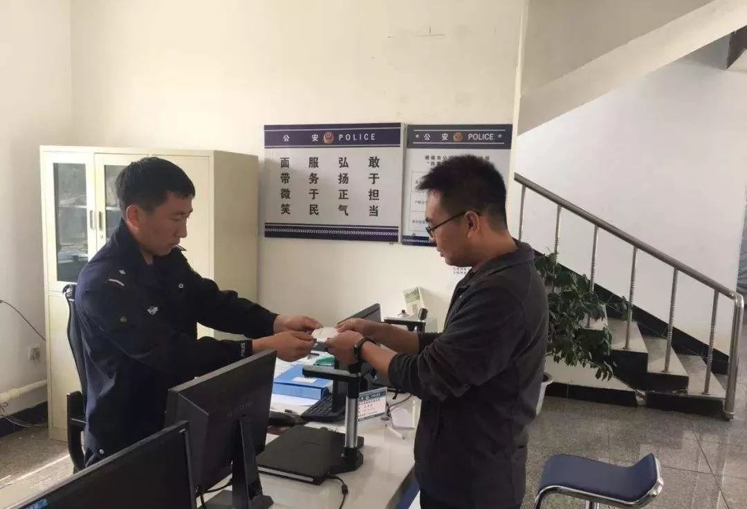 持有A1或B2的驾驶证,如果一年内没有违章,是否还需要年审呢?