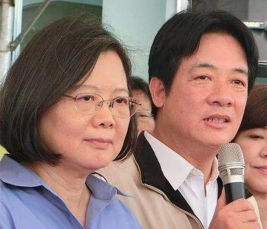 赖清德与蔡英文唇枪舌战。
