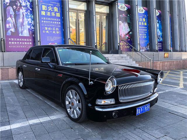 第一次见到500万起步的红旗L5,实车气场很足,交车时要穿礼服!