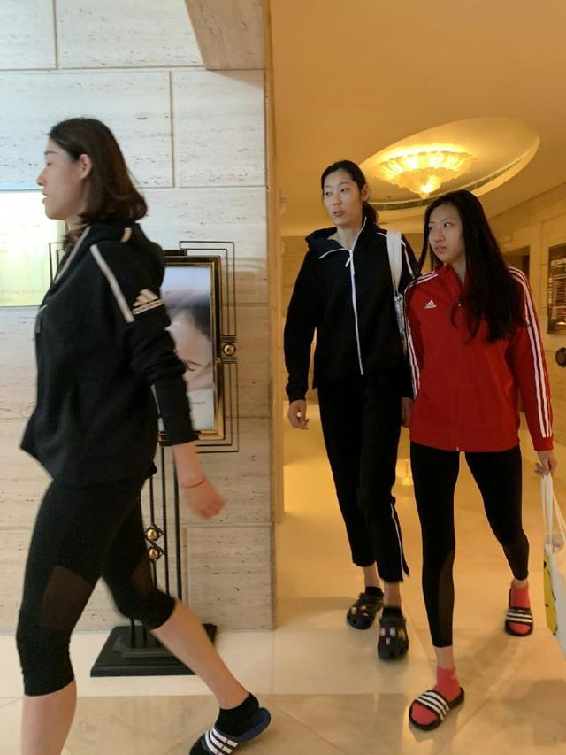 惠若琪称她1米80好找对象 美妆亮相惊艳全场