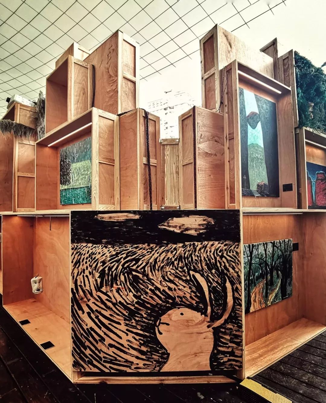 潮展览 | 重走1.3万公里画错过的风景，“野生艺术家”孔龙震个展登陆上海