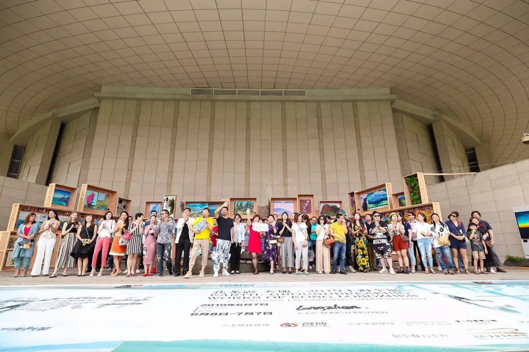 潮展览 | 重走1.3万公里画错过的风景，“野生艺术家”孔龙震个展登陆上海