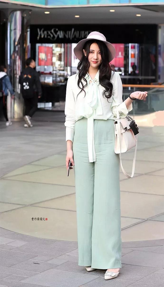 街拍：穿尖头细高跟船鞋的美女，气场全开
