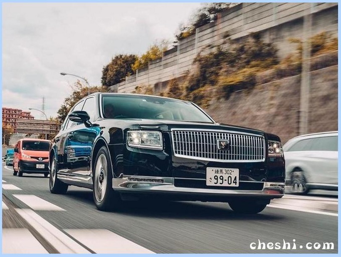 丰田旗舰轿车街拍曝光!豪华气质比肩奔驰S级,还配V8混动引擎