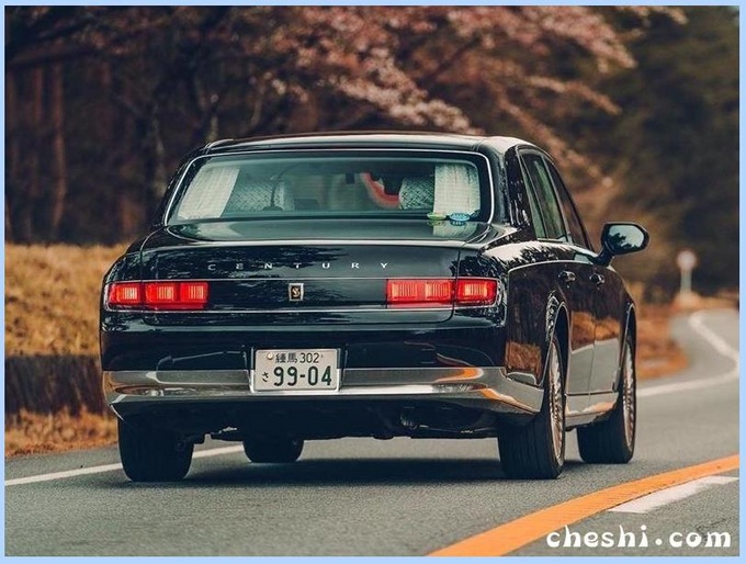 丰田旗舰轿车街拍曝光!豪华气质比肩奔驰S级,还配V8混动引擎