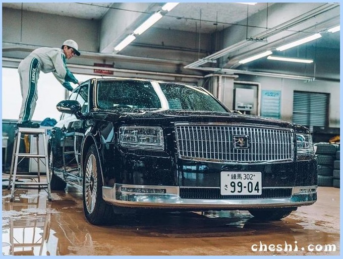 丰田旗舰轿车街拍曝光!豪华气质比肩奔驰S级,还配V8混动引擎