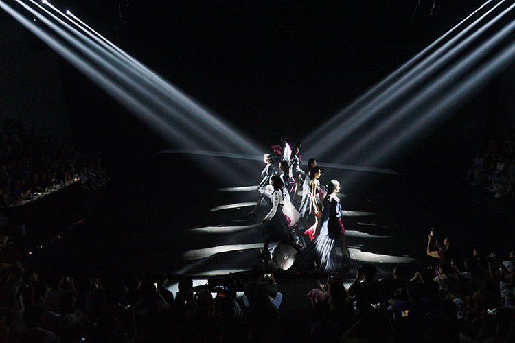 时尚引领未来 北服时尚传播学院上演毕业秀