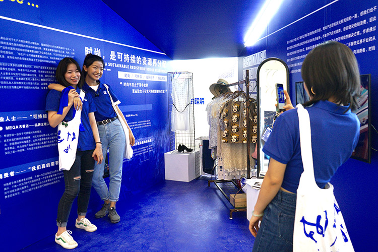 时尚引领未来 北服时尚传播学院上演毕业秀