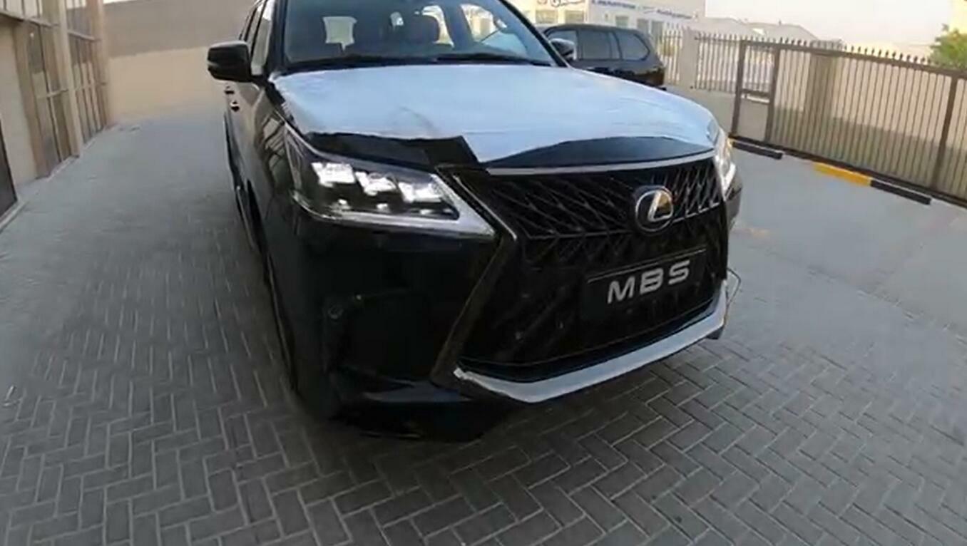 19款雷克萨斯LX570 MBS 到店实拍 与宝马X7 比较究竟谁帅?