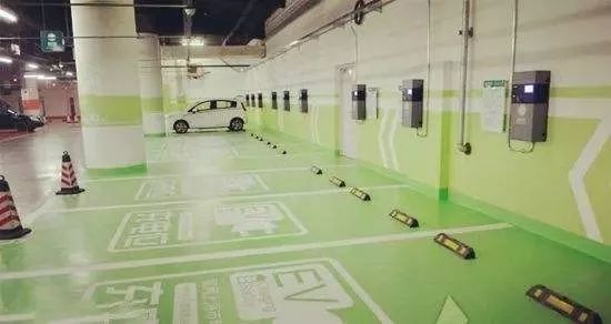 河南出台新政!新能源车停车费减半、新建小区均能充电!