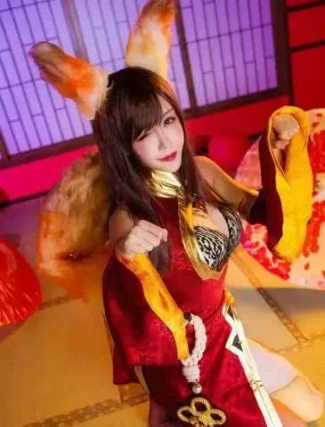 王者荣耀中身材最妖娆的cosplay英雄，妲己姐妹款美翻全场