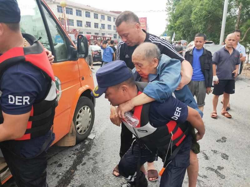 南方多地水灾告急，中国扶贫基金会紧急驰援