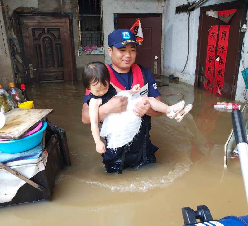 南方多地水灾告急，中国扶贫基金会紧急驰援