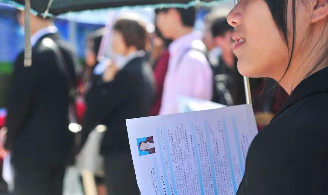 面试官：坐高铁忘了带身份证，怎么办？一面试者回答当场被录用