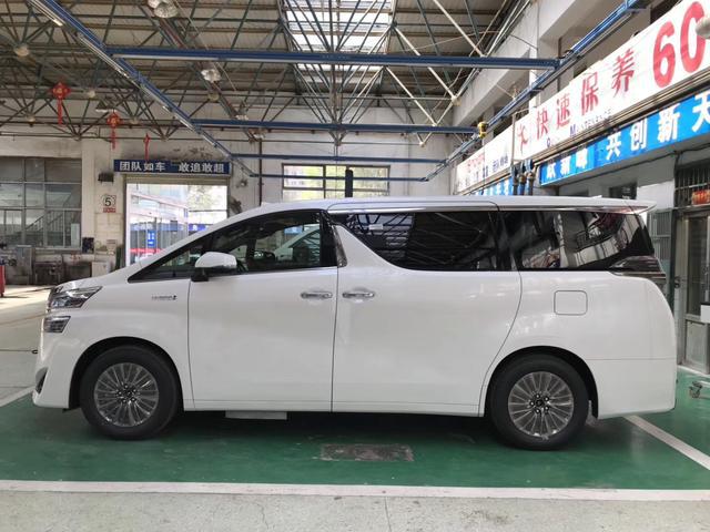 山西首台威尔法双擎到店,加价提车又出新高度