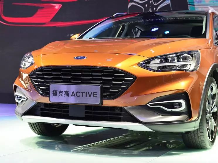 8AT上身!这台轿车看着像SUV,造型贼运动!
