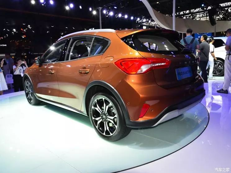 8AT上身!这台轿车看着像SUV,造型贼运动!
