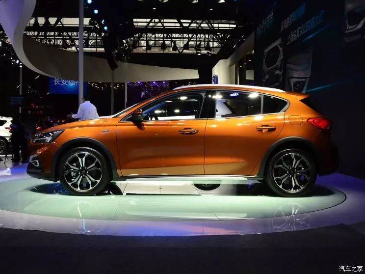 8AT上身!这台轿车看着像SUV,造型贼运动!