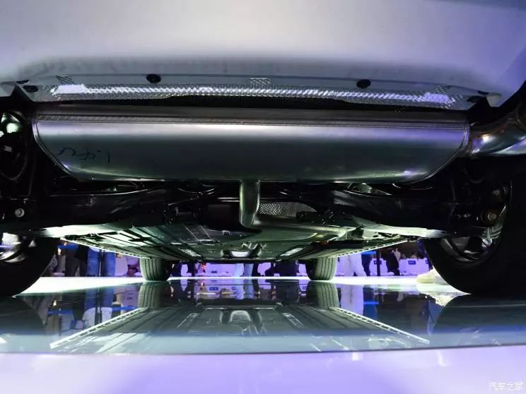 8AT上身!这台轿车看着像SUV,造型贼运动!