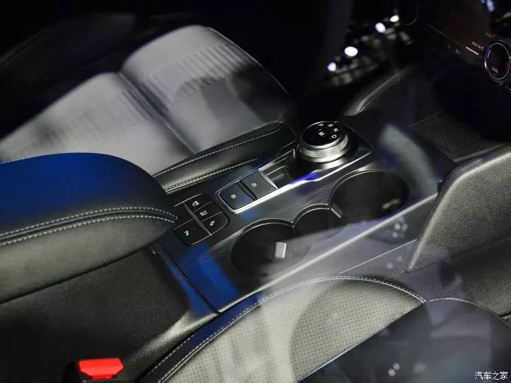 8AT上身!这台轿车看着像SUV,造型贼运动!