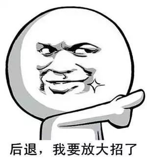 太太太牛了!路面积水漫过小腿,这辆车居然涉水通行丝毫没受影响