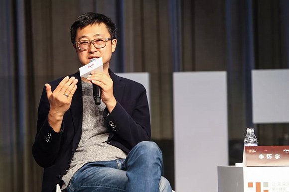 b站三个老总_雅戈尔三个老总的照片(2)