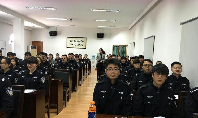 这些"警校"报考公安部,但毕业不包分配,值不值得隶属?高中思想道德图片