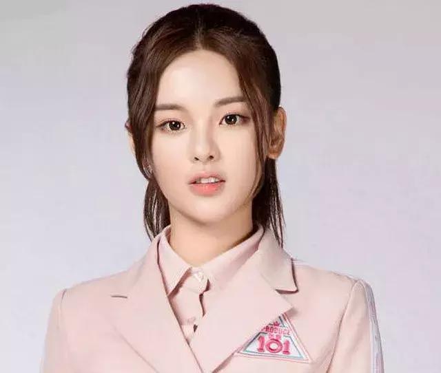 穿着打扮被吐槽,杨超越隔空回应,这公关能力比很多团队要强