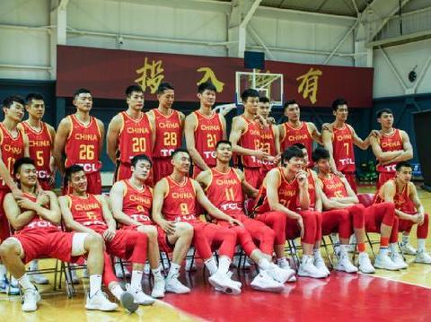 中国男篮：内线和锋线球员基本确定，只剩下后卫2个名额竞争激烈