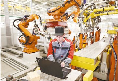 俄工人：与中国技术人员在一起学习 至今难忘