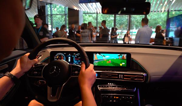 实现车内玩Play Station5 ? 奔驰MBUX系统运用高通5G