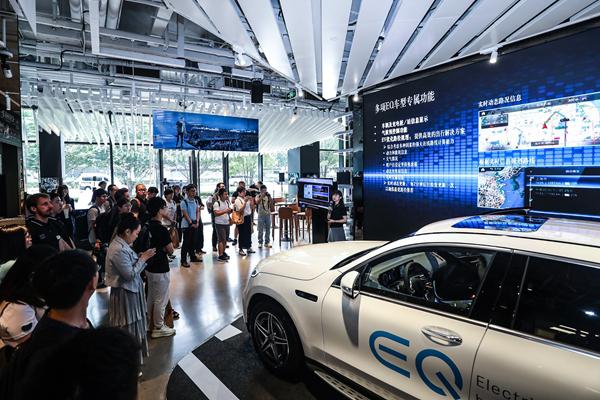 实现车内玩Play Station5 ? 奔驰MBUX系统运用高通5G