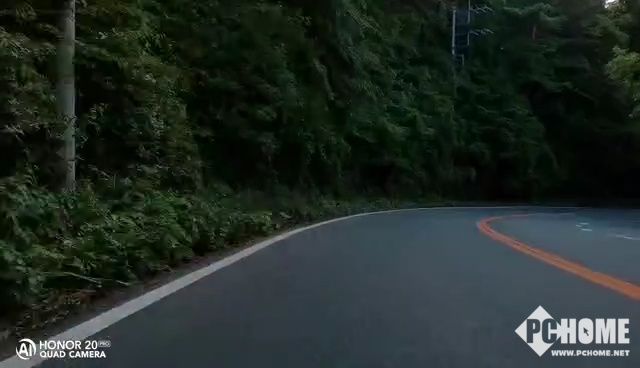 秋名山AE86再现身 看荣耀20 PRO霸道漂移“稳”如车神