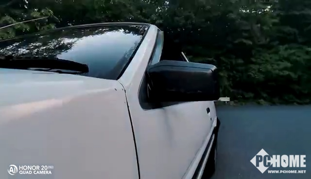 秋名山AE86再现身 看荣耀20 PRO霸道漂移“稳”如车神
