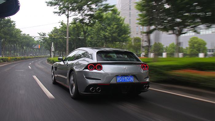 法拉利GTC4Lusso T首试:试着说出你不买它的理由