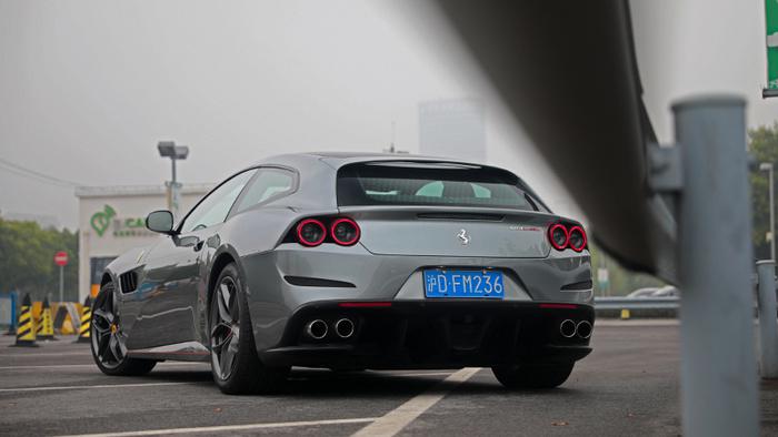 法拉利GTC4Lusso T首试:试着说出你不买它的理由