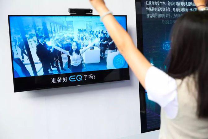 从没有『惊喜』的EQC看『老司机』奔驰的电动化之道|壹观察