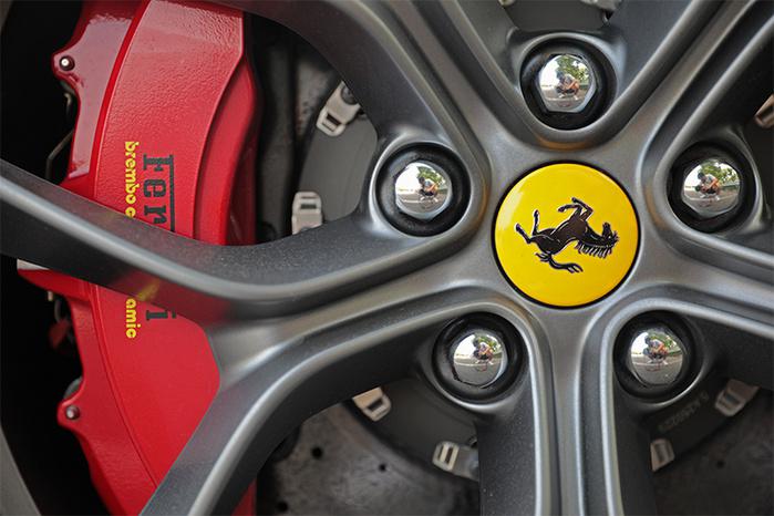 法拉利GTC4Lusso T首试:试着说出你不买它的理由