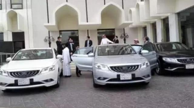 迪拜街头出现一辆国产车，定睛一看才认出，网友：国产车的骄傲！
