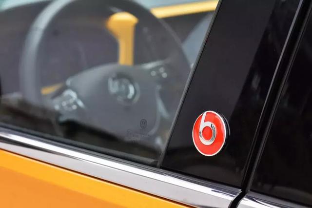 网红山城试驾大众T-Cross:潮酷设计更时尚,底盘动力依旧德味