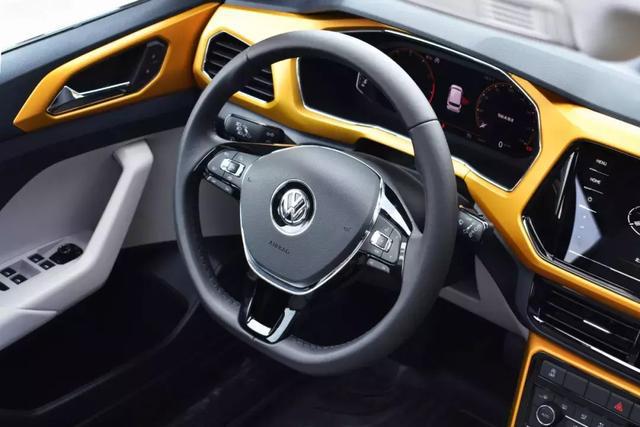 网红山城试驾大众T-Cross:潮酷设计更时尚,底盘动力依旧德味