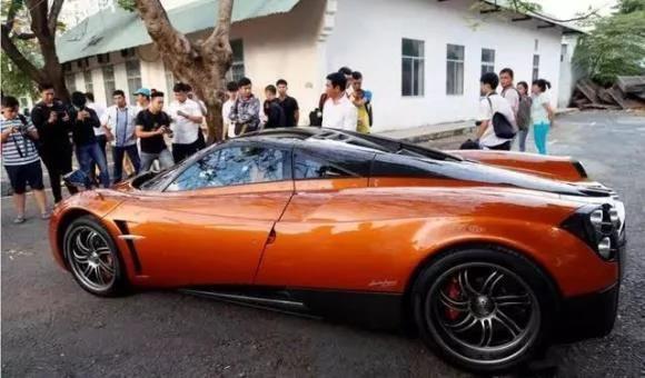 不要认为越南穷,越南街头豪华跑车并不比国外的少