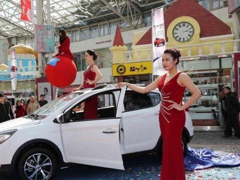 车展被忽悠无息贷款买车，夫妻俩却因这事后悔不已！每晚必吵！